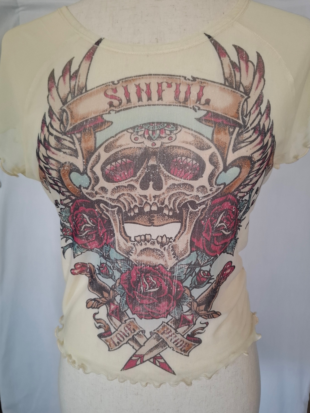 Buckle Cream Short Sleeve Tee with Skull & Red Rose Graphic